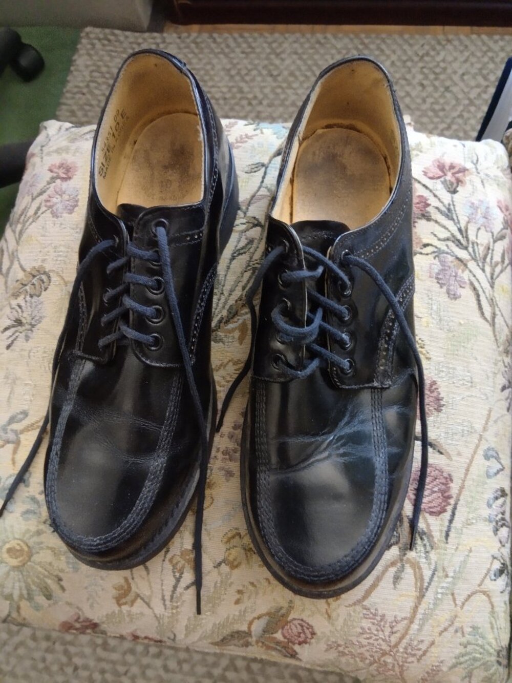 Size 10 E (wide fit) Men's black work shoes - brand unknown